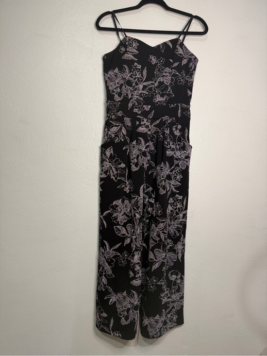 Honey and Rosie Pants - Honey & Rosie cropped black & white floral jumpsuit with POCKETS! Sz M.